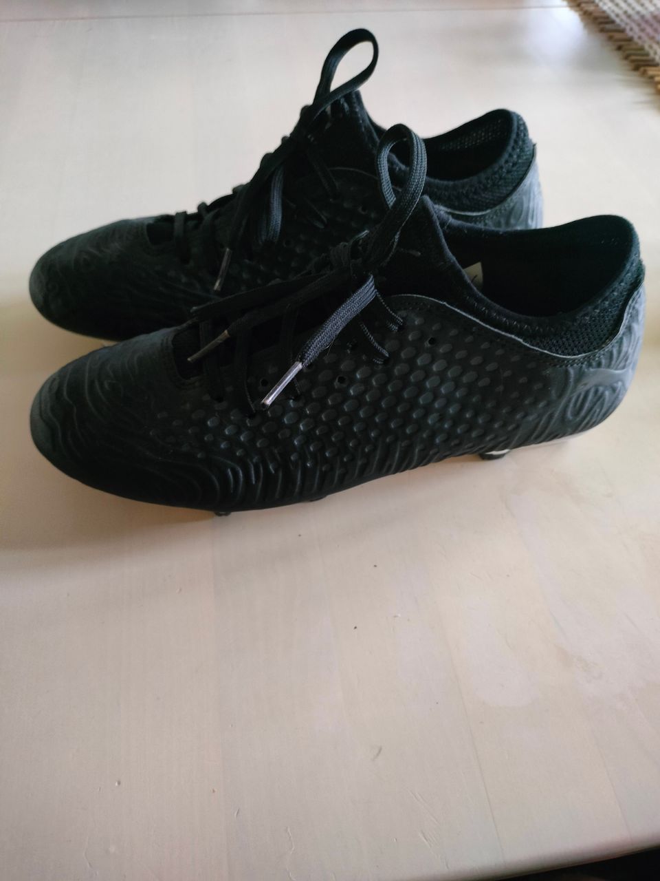 Puma jalkapallokengät 38.5