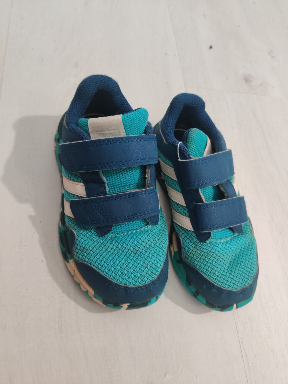 Adidas lenkkarit