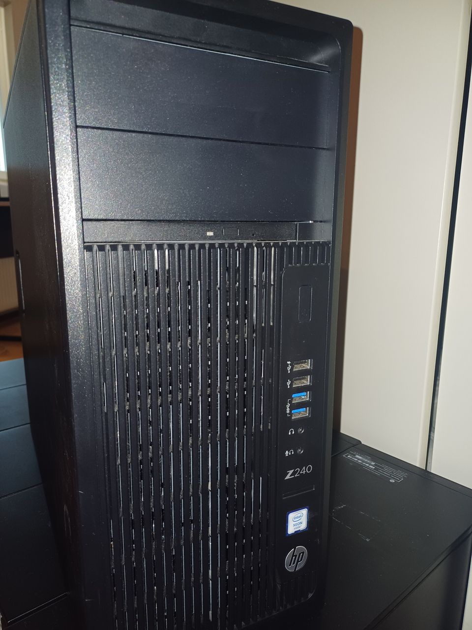 HP Z240