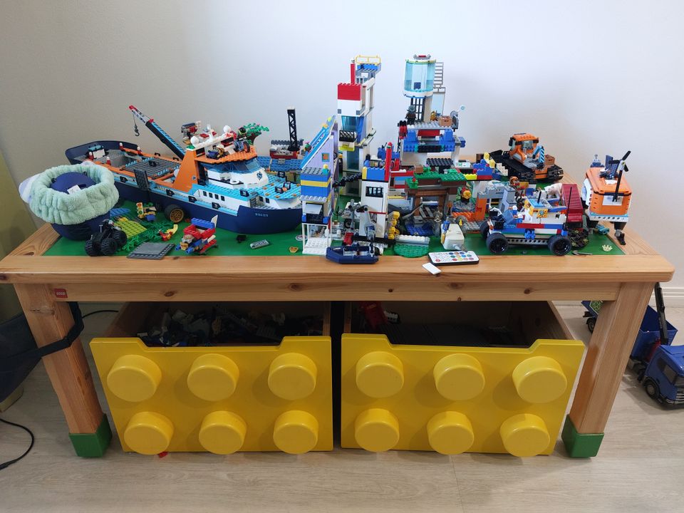 Iskun Lego pöytä