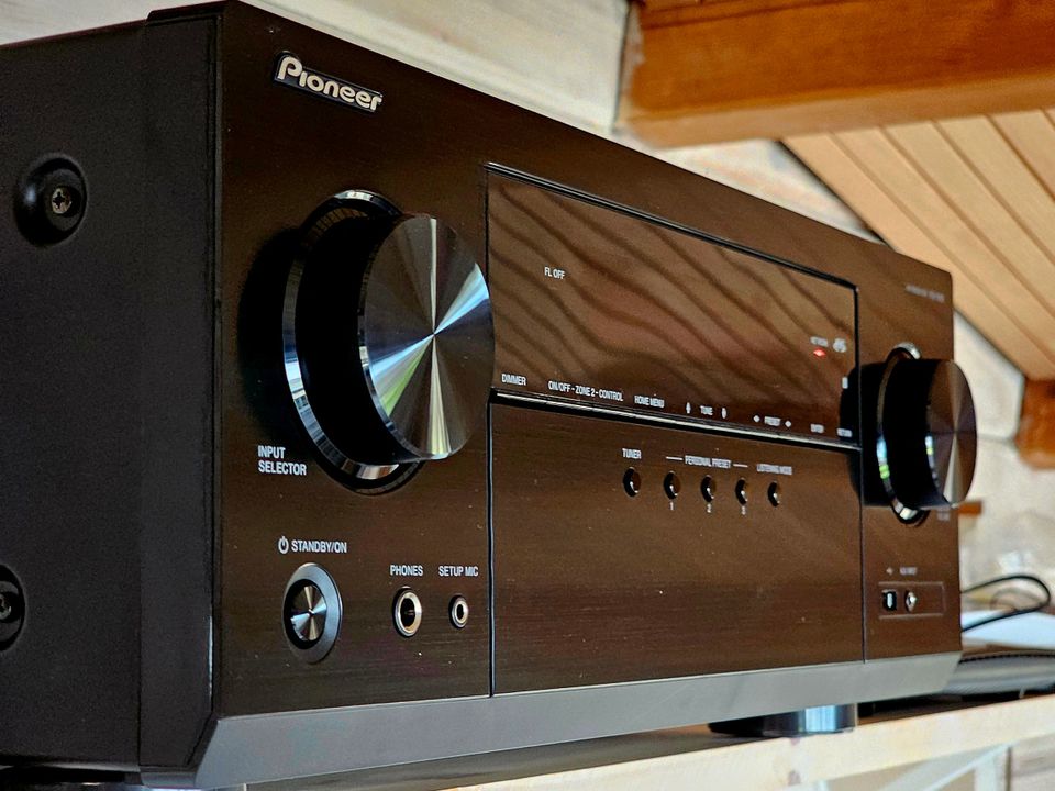 Pioneer VSX-935 7.2 kotiteatterivahvistin takuuta jäljellä