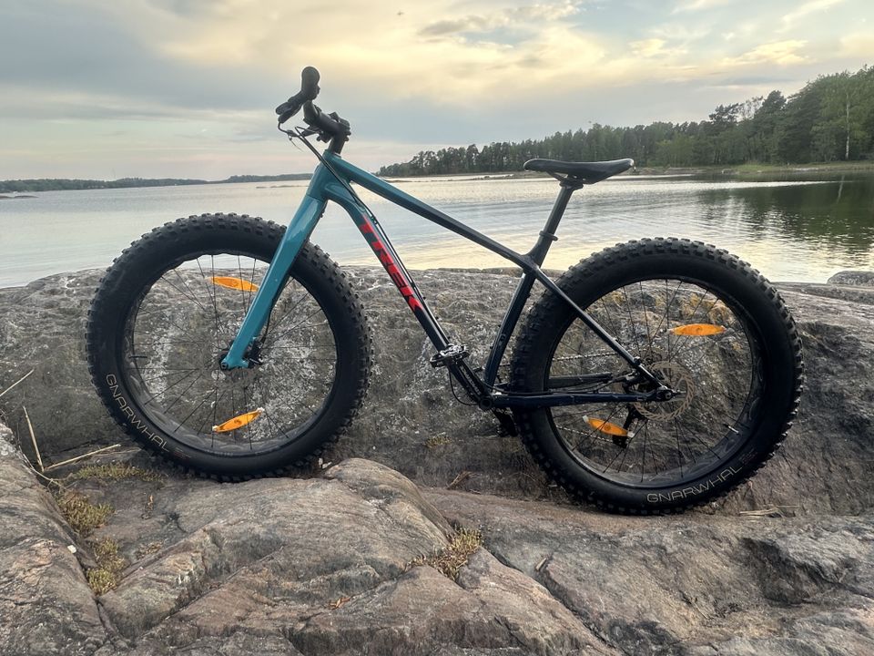 Trek Farley 5 2022 Fatbike 27,5x4.5" L-Koko läskipyörä Shimano Deore Sram