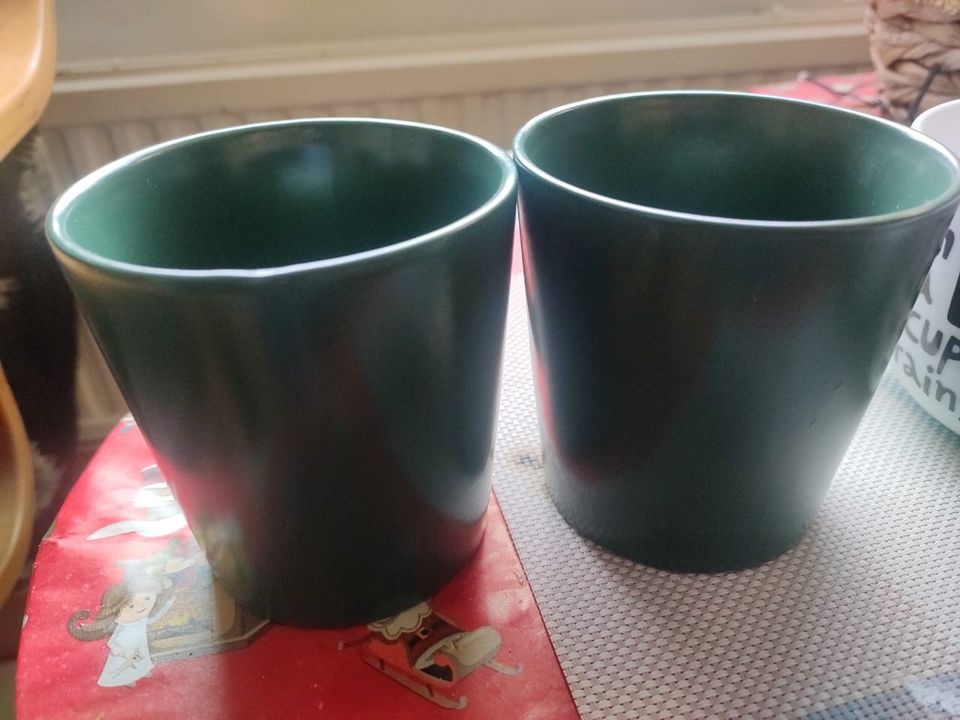 A set of 4 coffee mugs