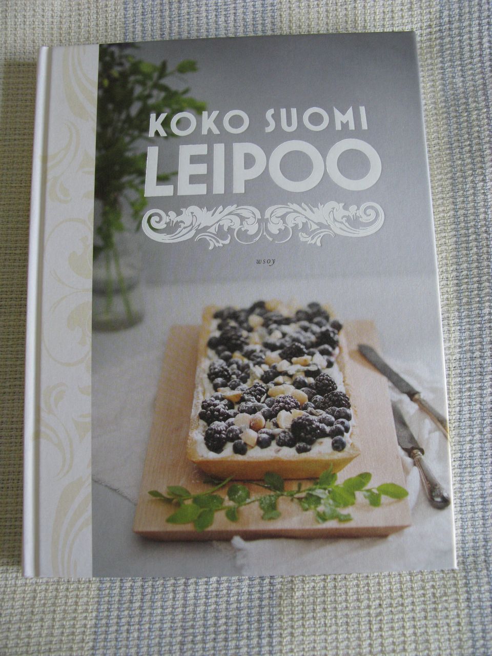 Koko Suomi leipoo-kirja