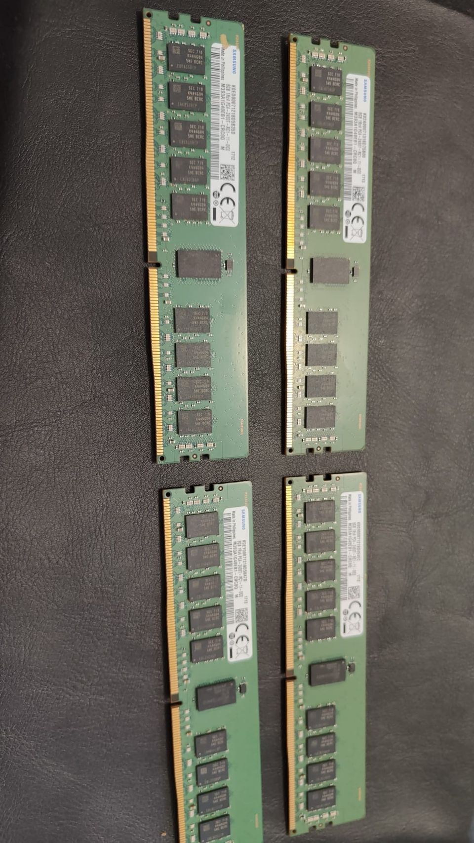 SAMSUNG m393a1g40eb1-crc0q DDR4 PC4-2400T 32gb kit. (4x8gb)