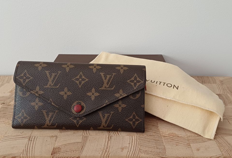 Louis Vuitton Josephine lompakko