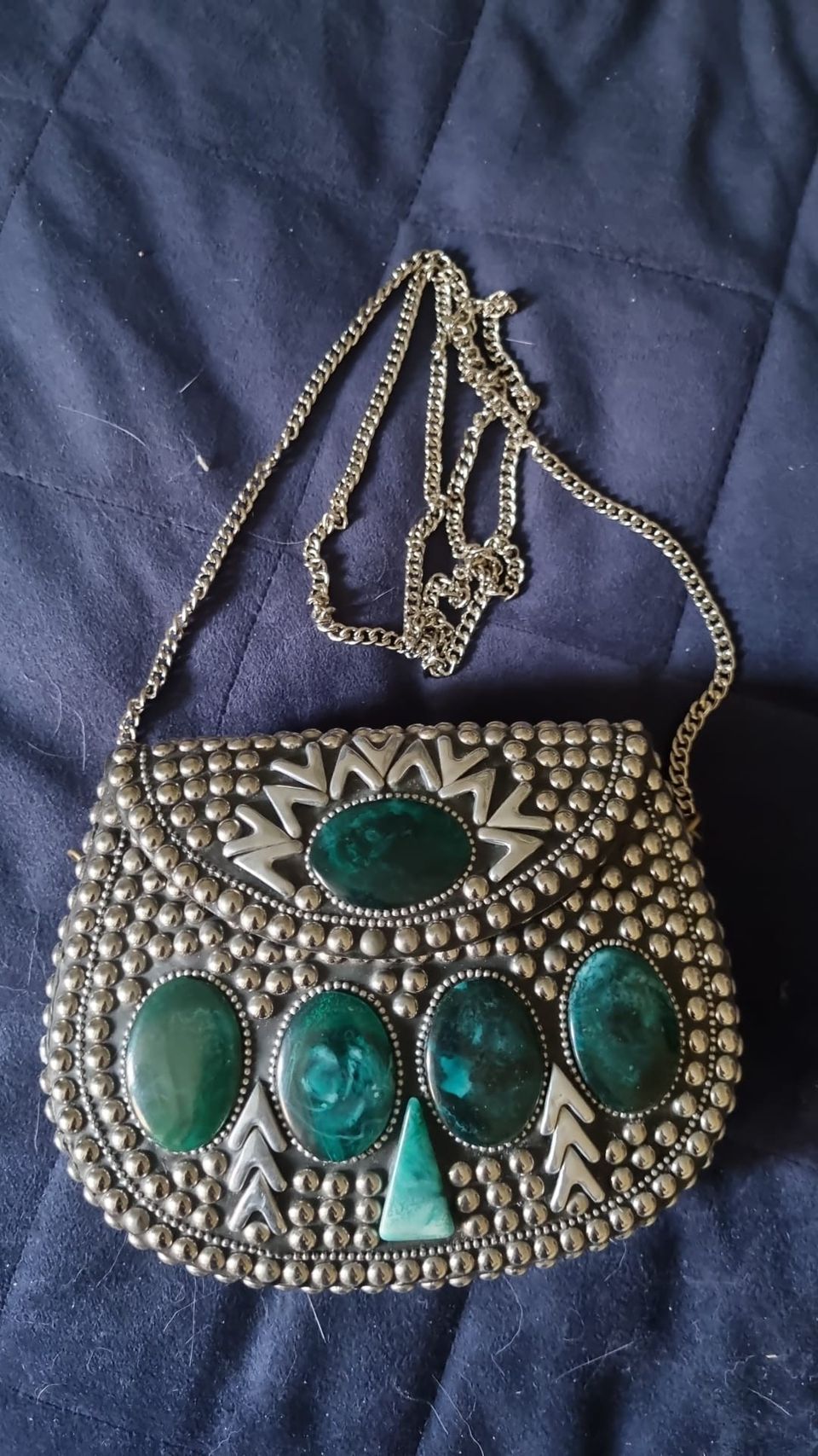 Metallinen laukku Iranista