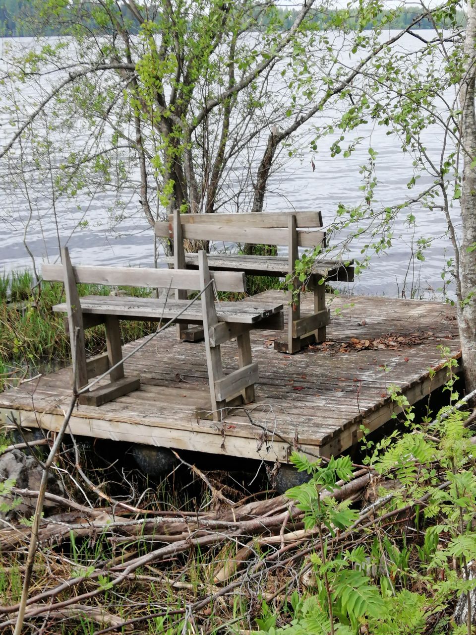 Kolme ponttooninen laiturin pääty