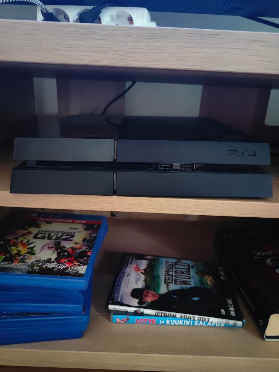 Ps4 500gb ja 5 peliä