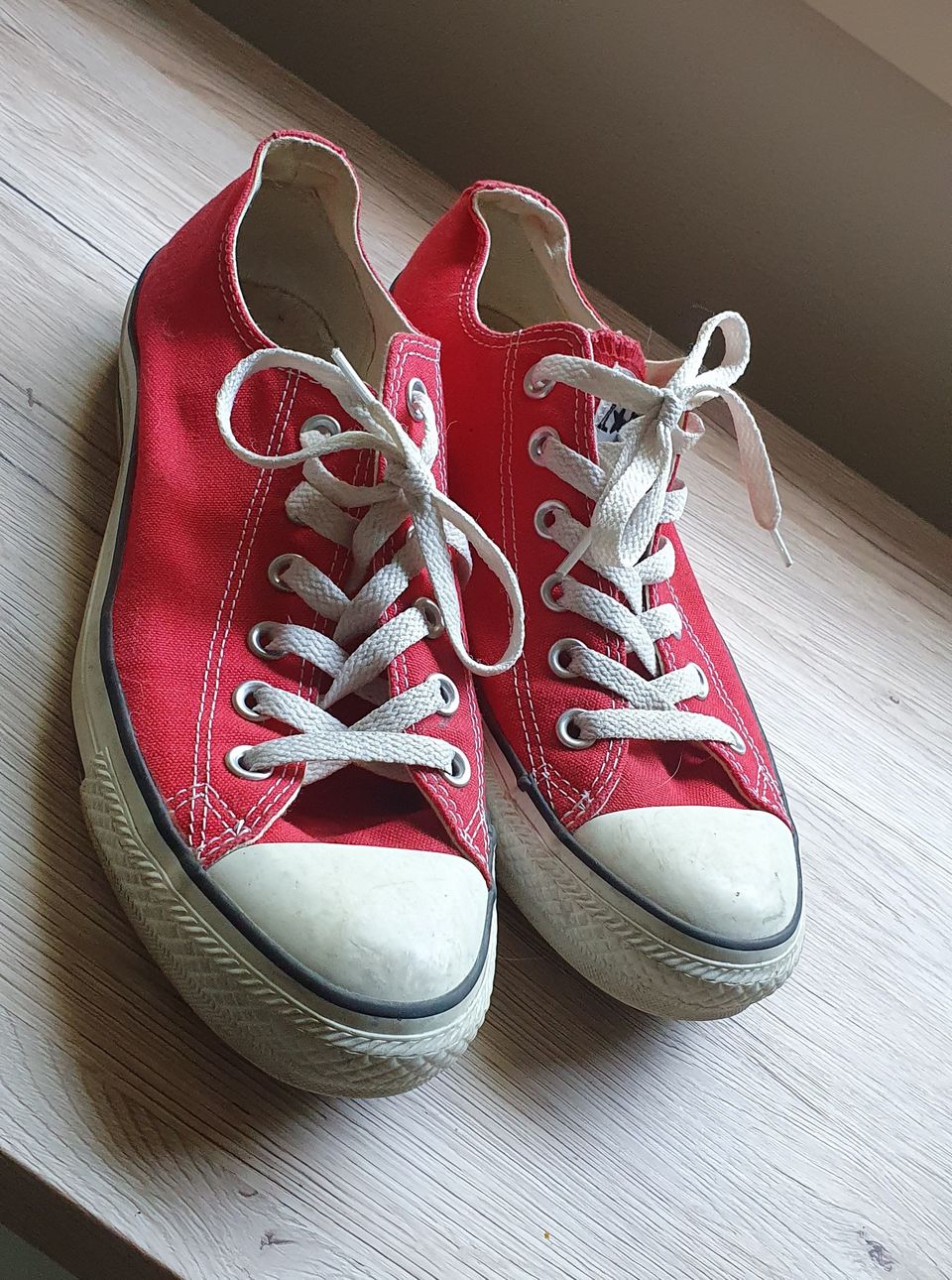Converse punaiset kengät 40