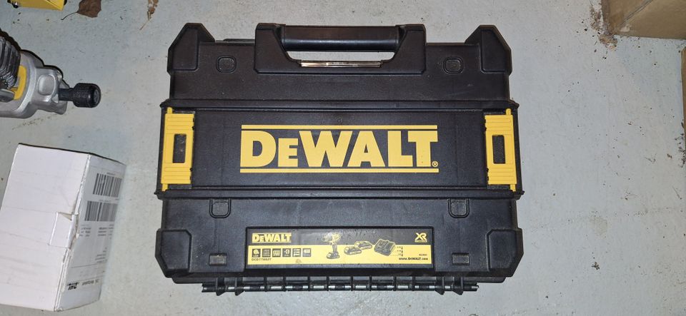 DeWalt TSTAK porakonesalkku