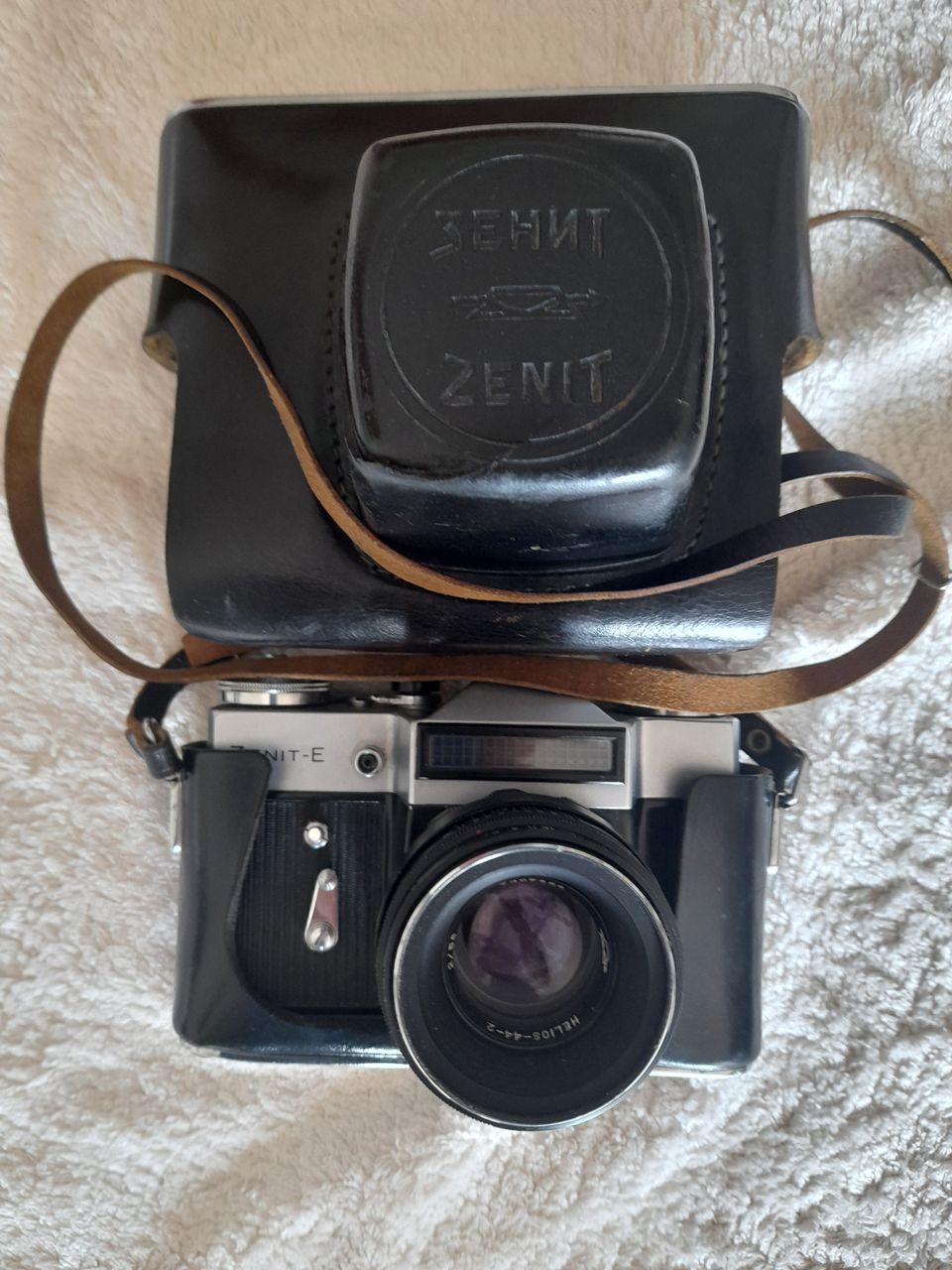 Zenit-E kamera, helios objektiivi