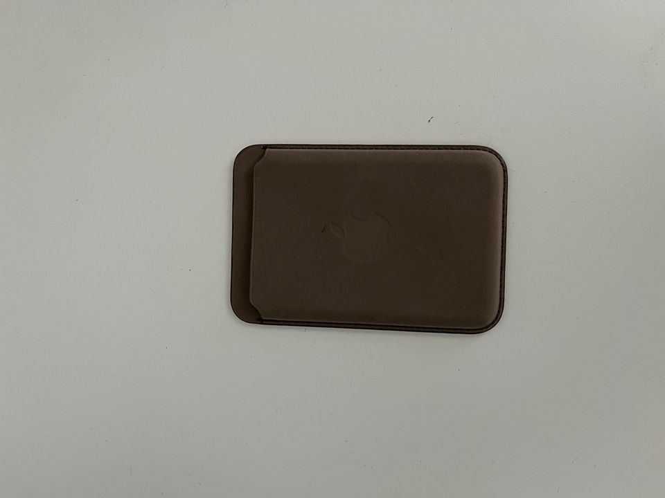 Apple iPhone MagSafe magneettikorttikotelo, ruskea