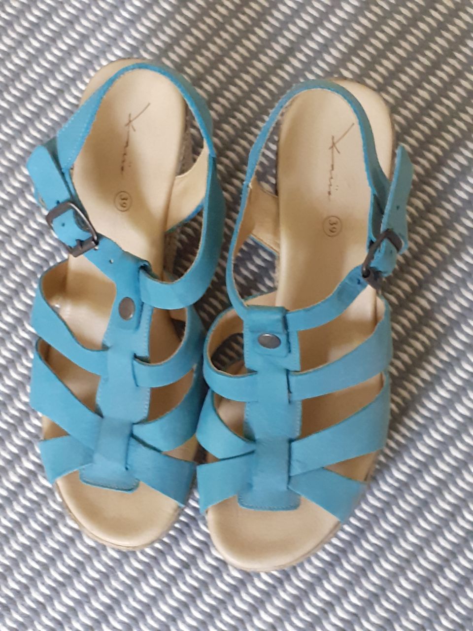 Myydään naisten kesä sandaalit