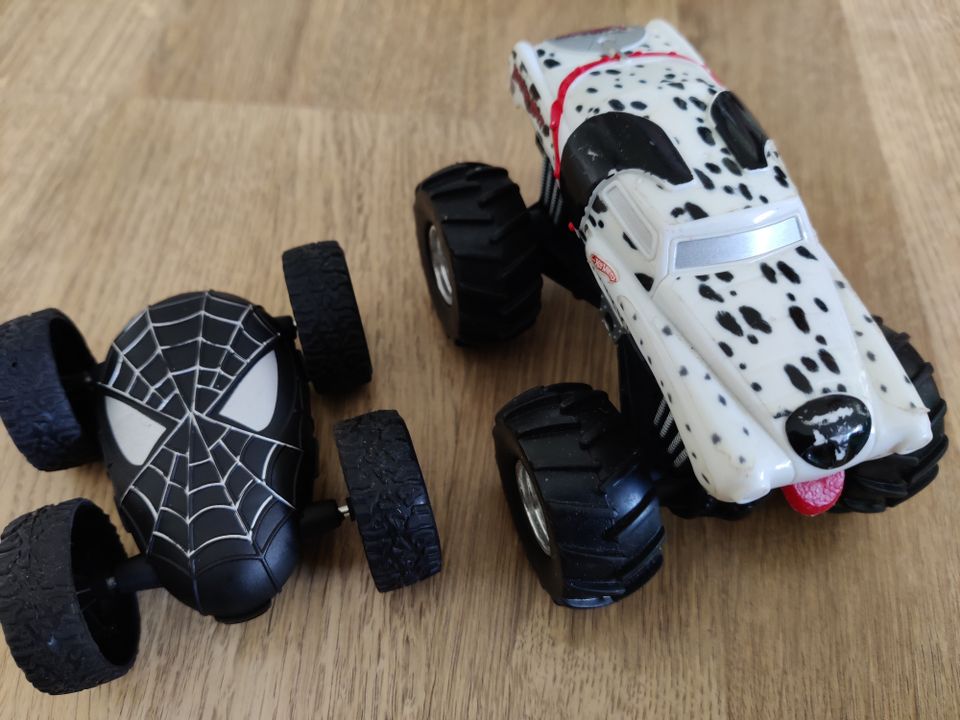 Hot Wheels Monsteriauto ja hämähäkkiauto