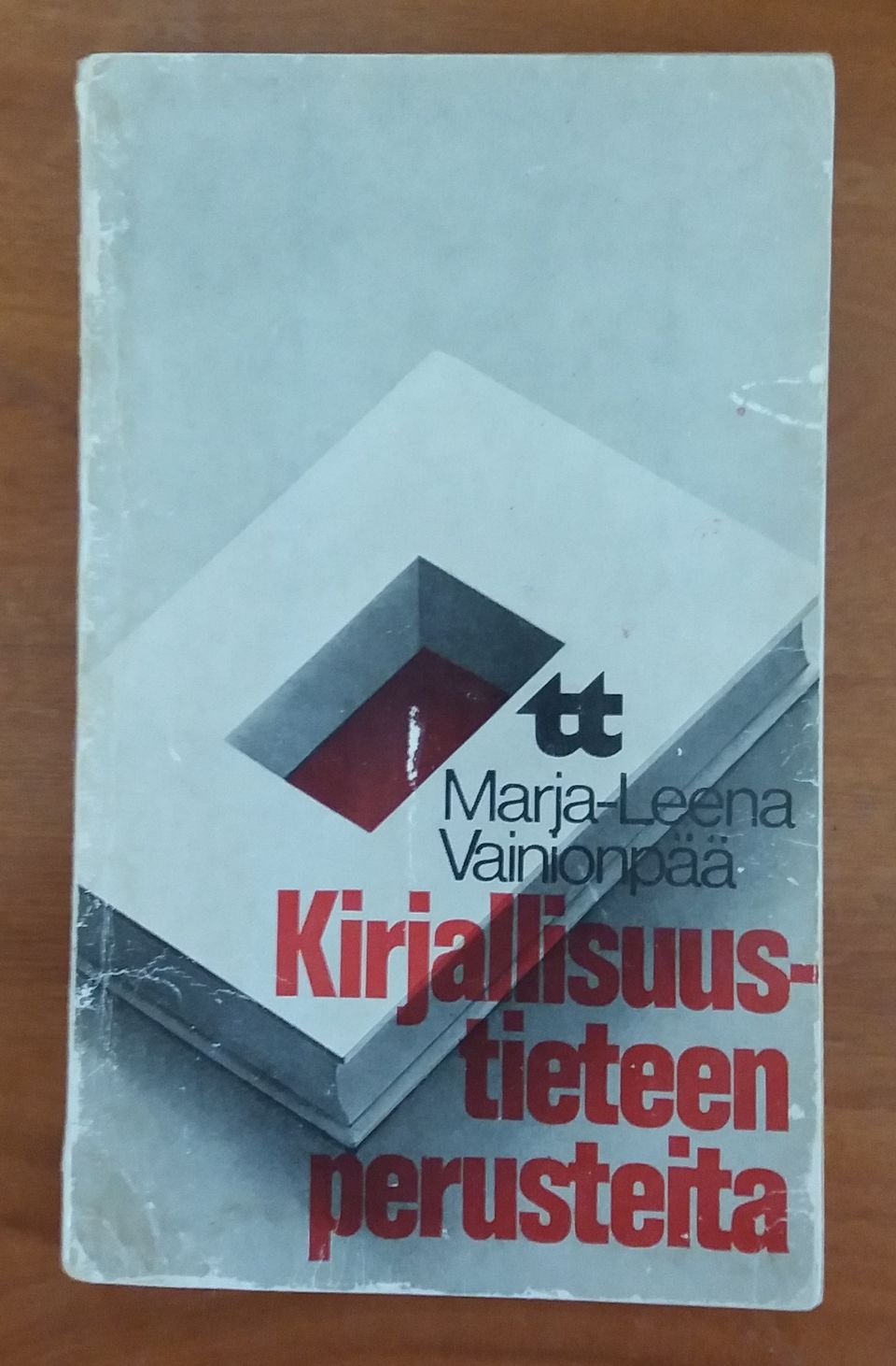 Marja-Leena Vainionpää KIRJALLISUUSTIETEEN PERUSTEITA Wsoy 1974