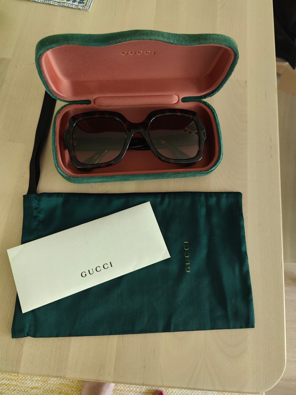 Gucci aurinkolasit