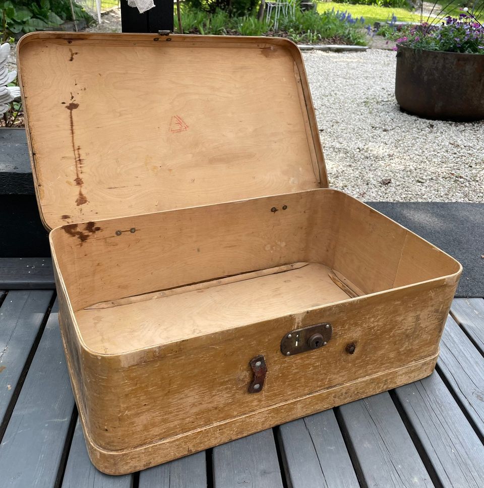 Vanerinen matkalaukku noin 30 -luvulta