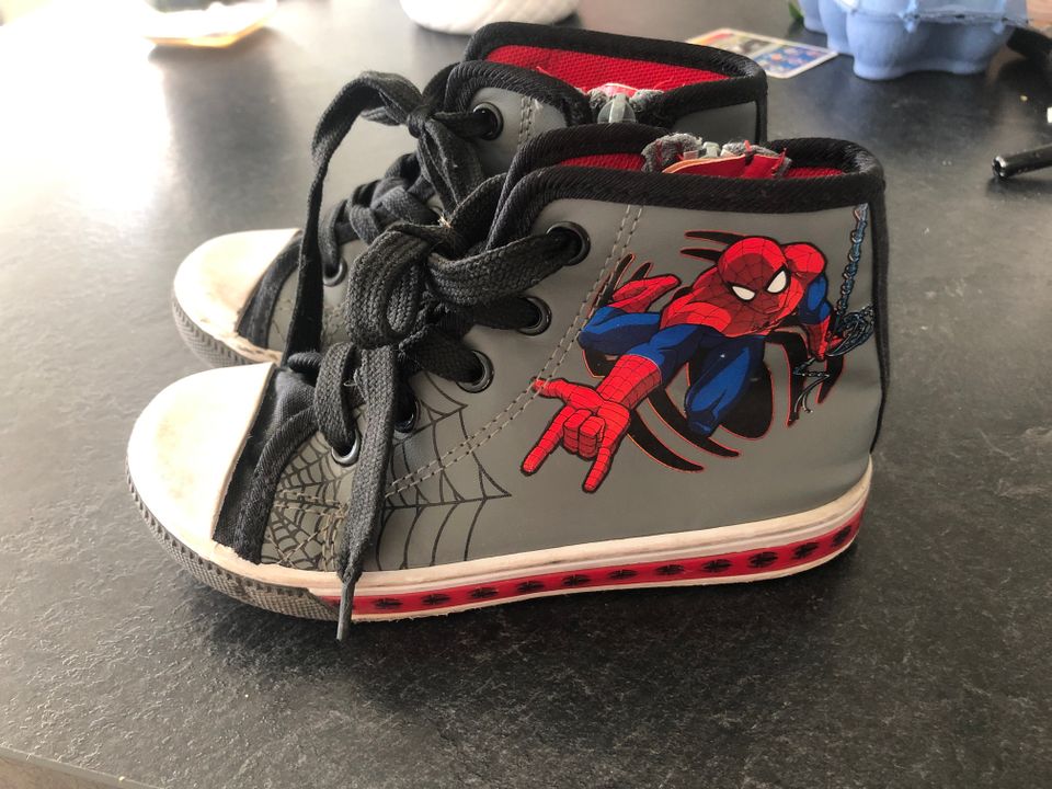 Spiderman kengät 28