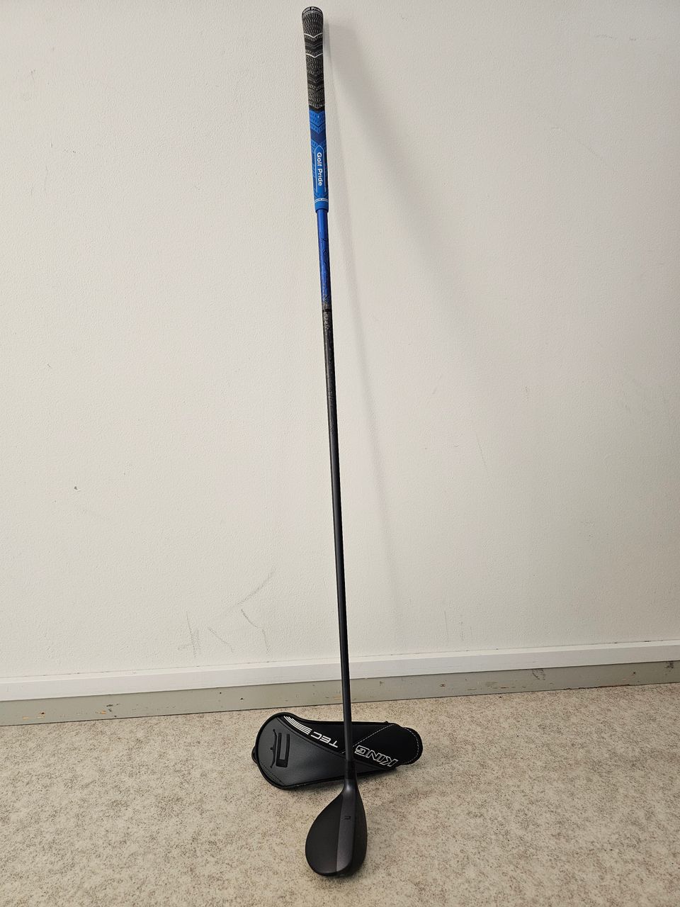 Cobra King Tec Hybrid 4, stiff, oikeakätinen