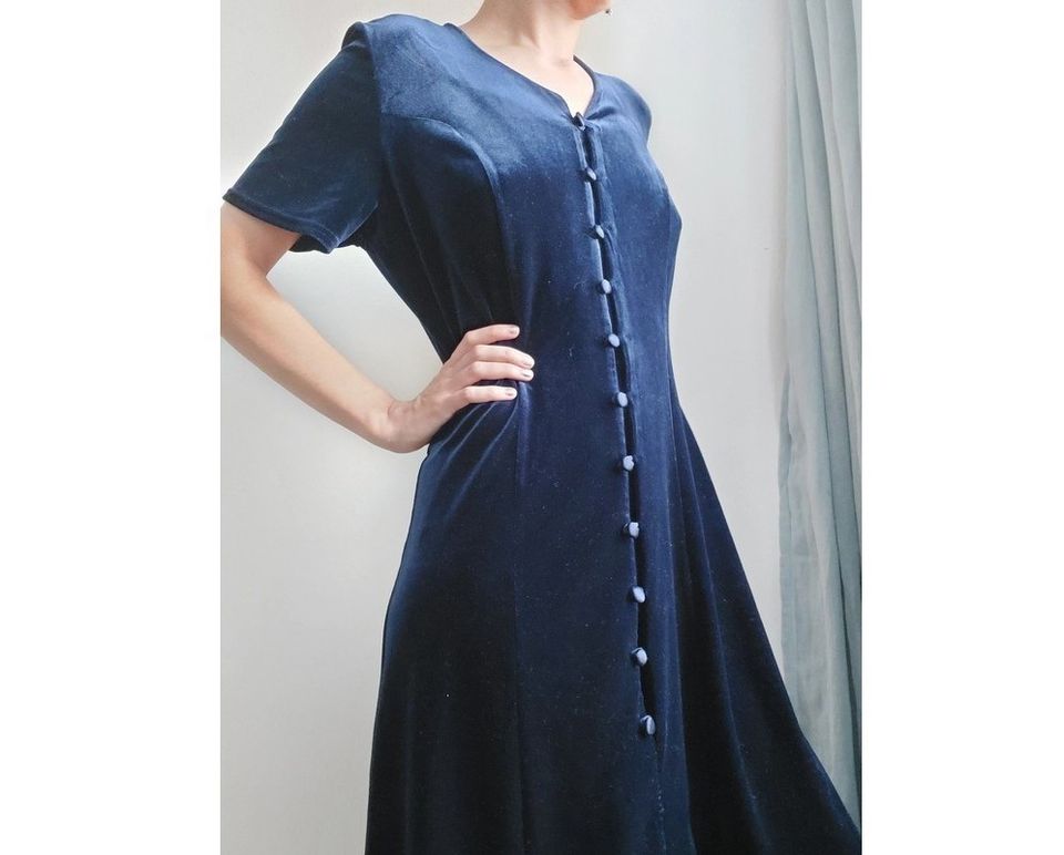 Vintage samettitummansininen mekko, jossa napit edessä L 40