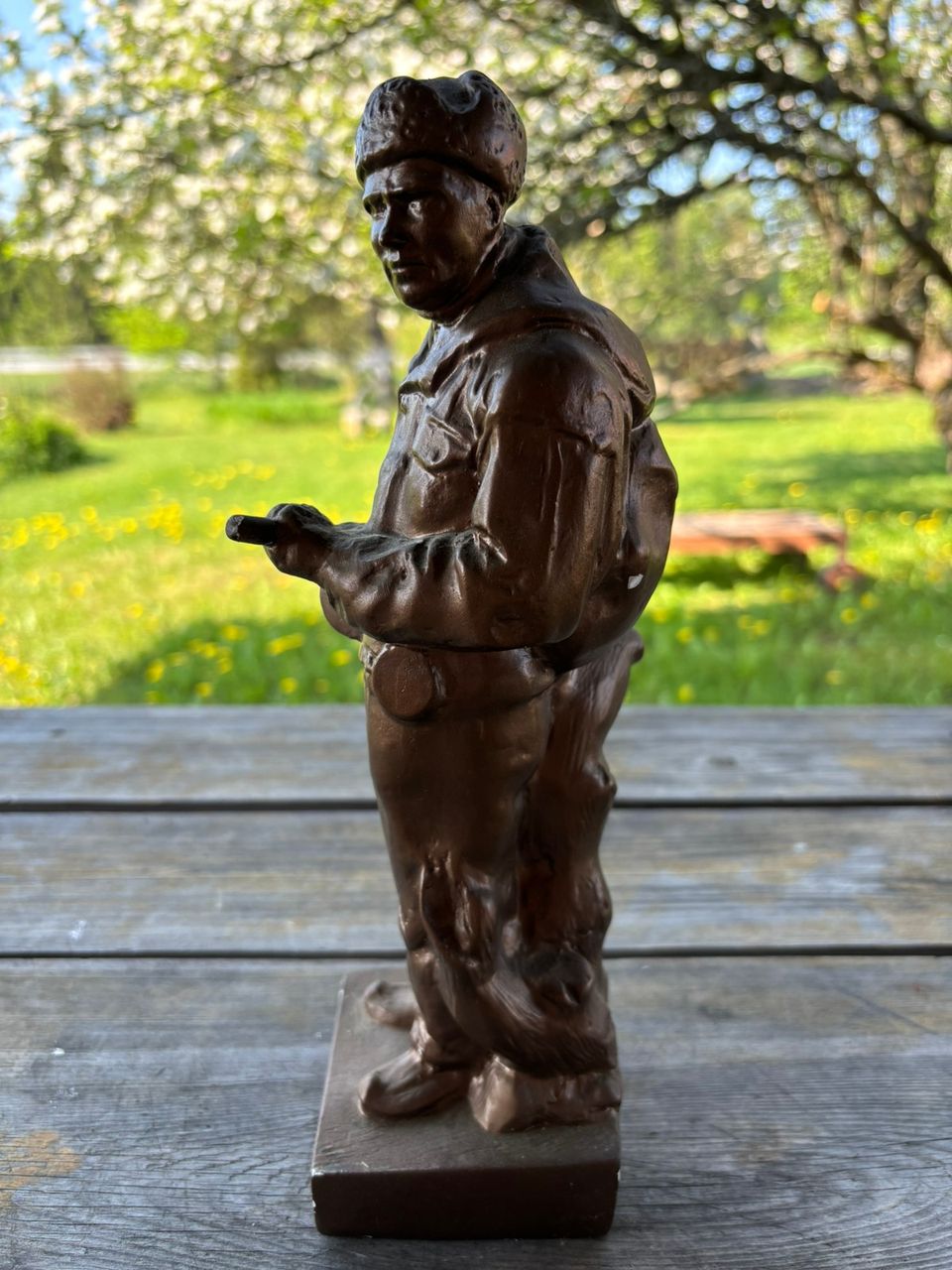 Rajamies kipsipatsas Alpo ja Nina Sailo / Border guard Plaster Statue