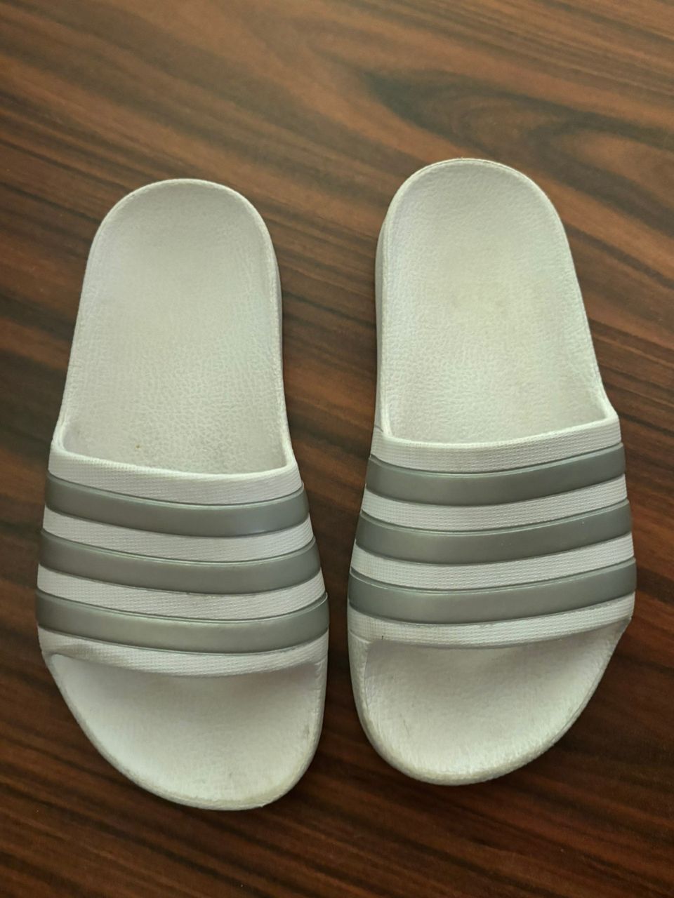 Adidas sandaalit noin 5-7-vuotiaalle  (K13)