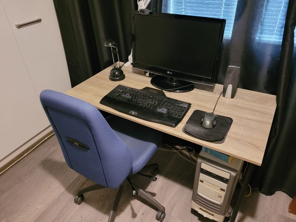 Tietokonepöytä 120 x 60