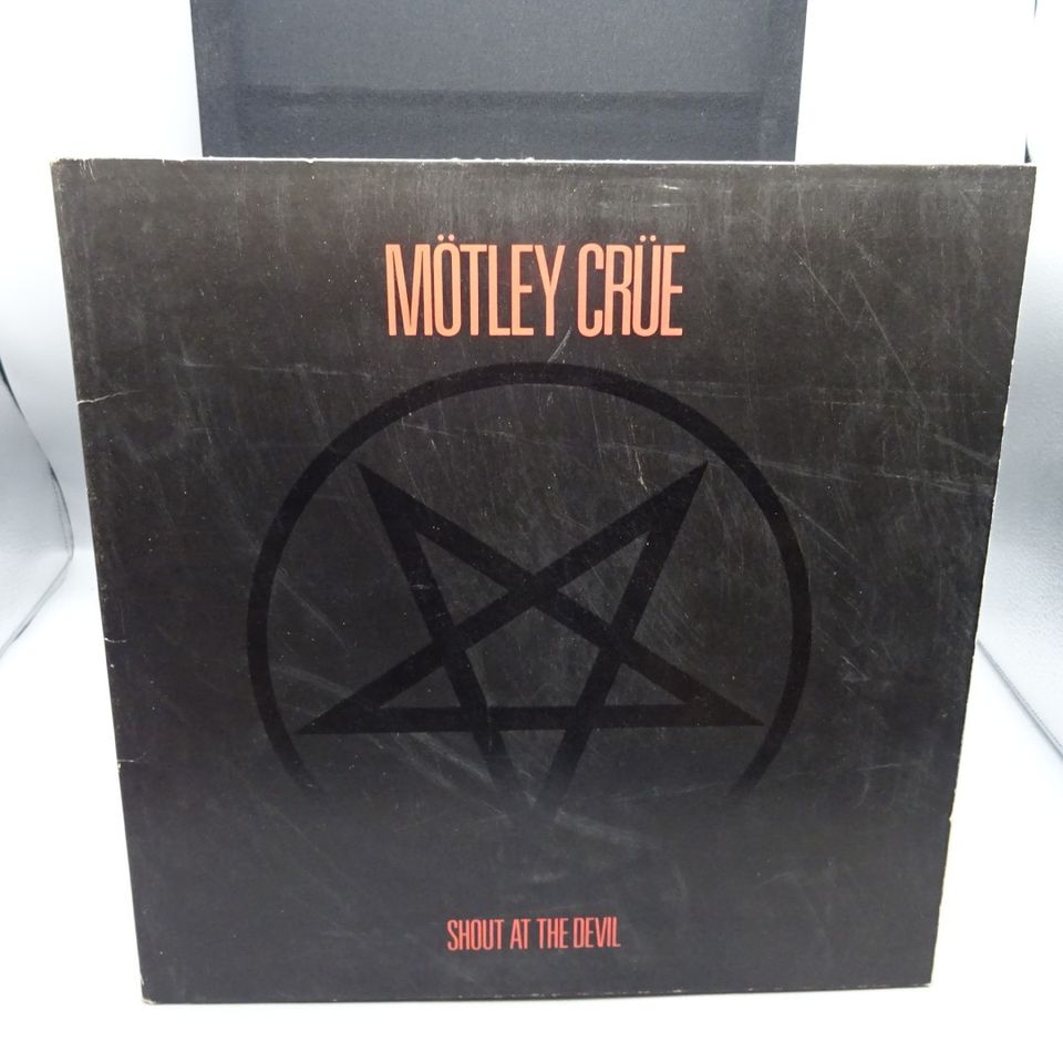 Mötley Crüe   Shout At The Devil LP