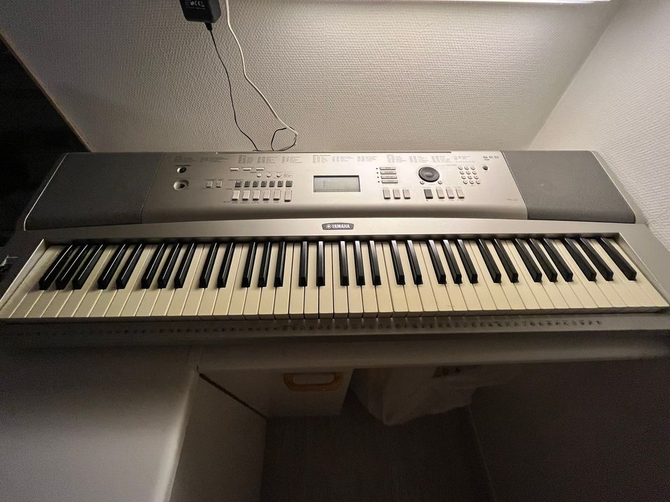 Yamaha YPG-225 sähköpiano