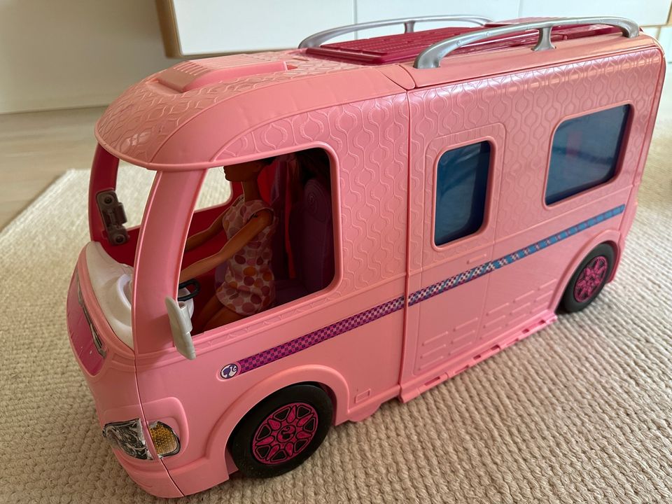 Barbie Camper matkailuauto
