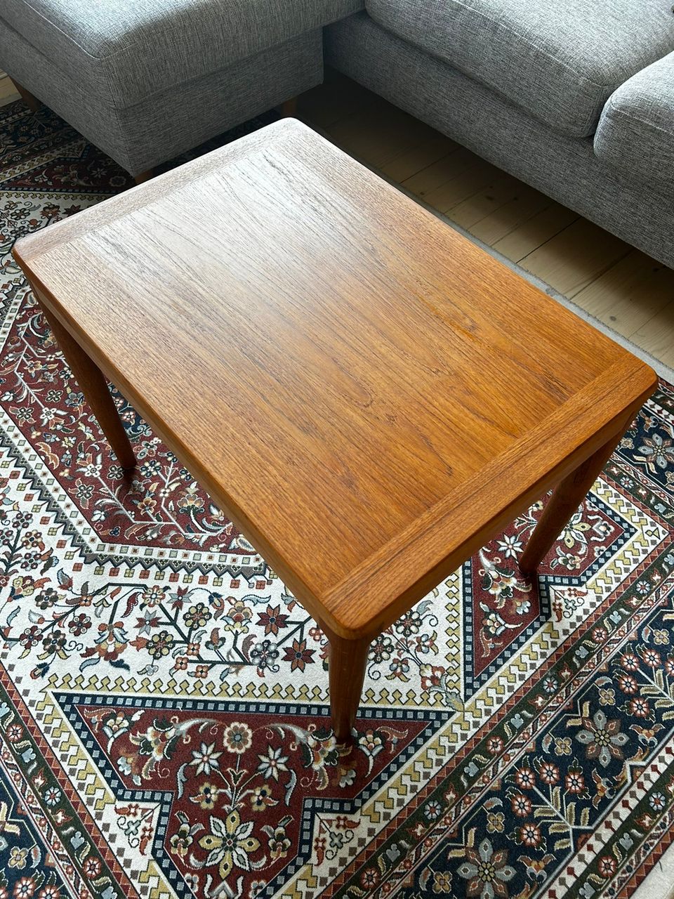 Vintage tyylinen teak sohvapöytä