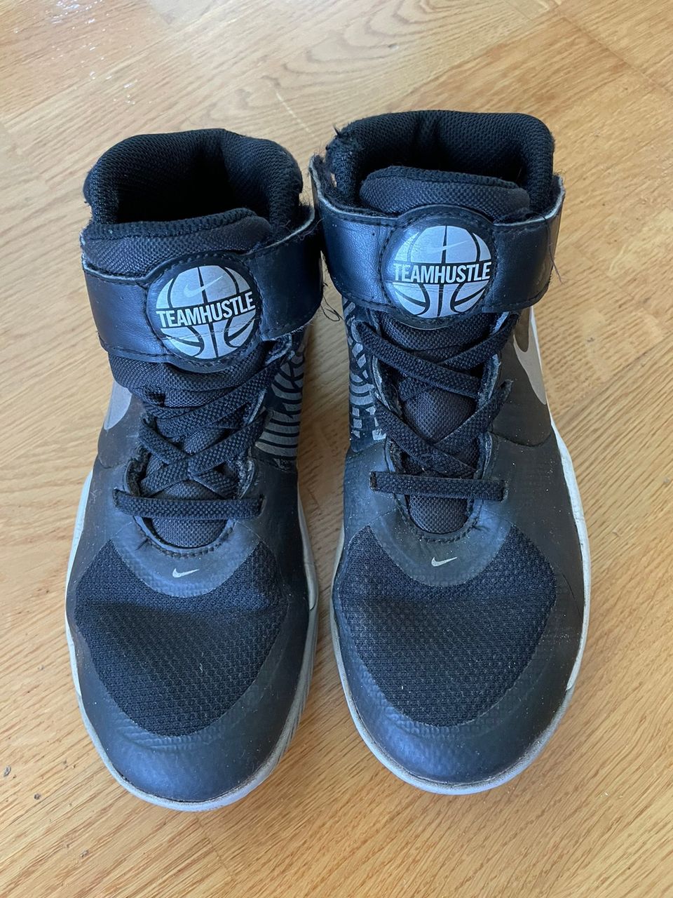 Nike Teamhustle kengät
