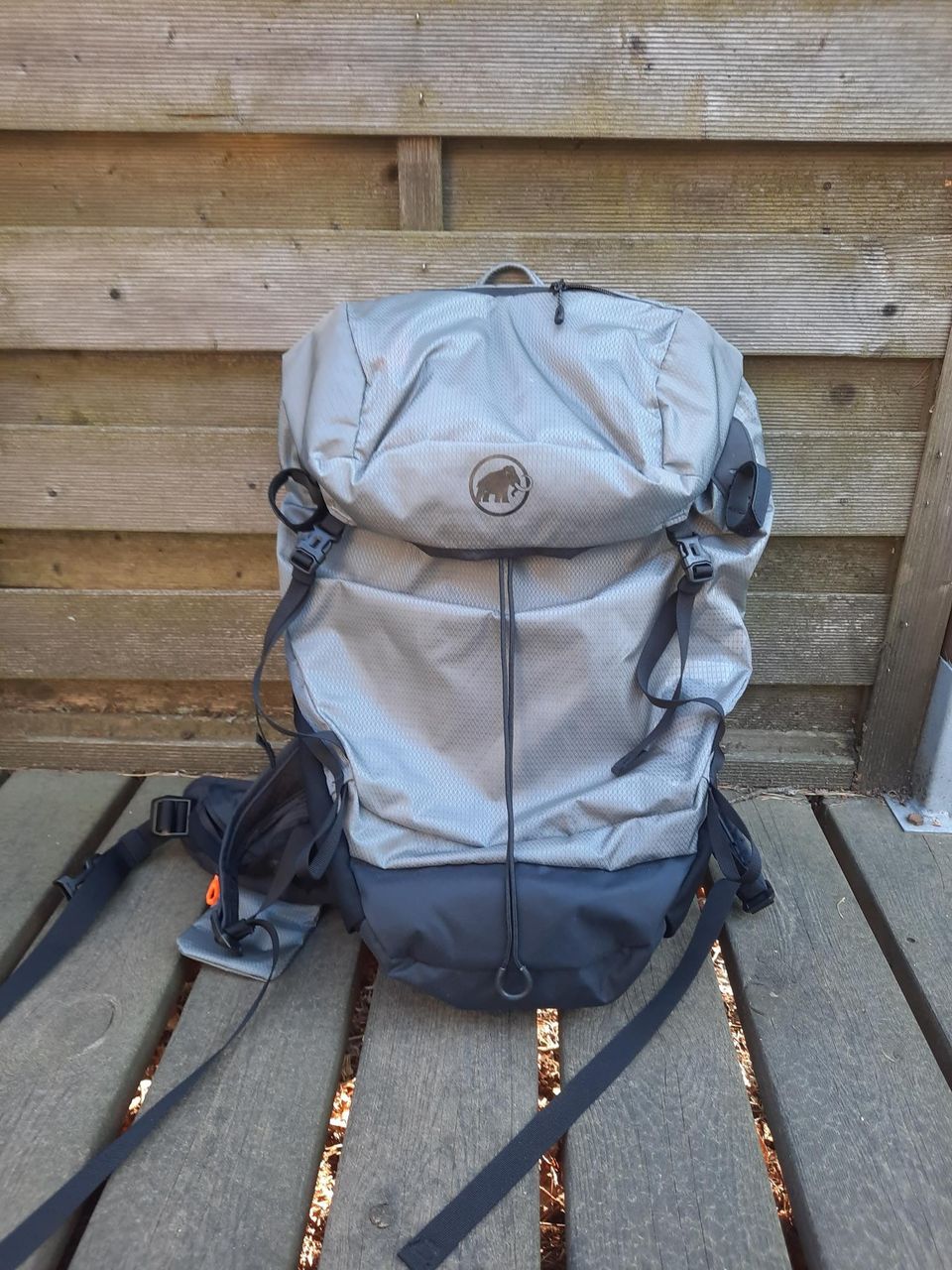 Käyttämätön 30l rinkka/new trekking backpack