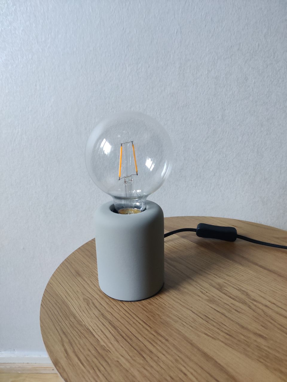 Pöytävalaisin+lamppu, pallonmuotoinen kirkas