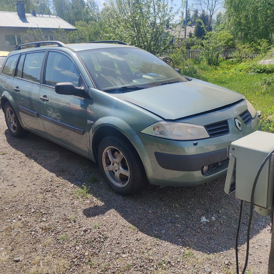 Renault Megane -06 bensa 1,6 16v farmari manuaali osina