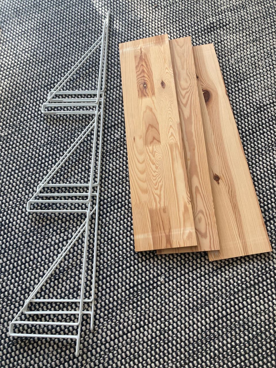 Ikea kaunis seinähylly puunvärinen kolme hyllyä