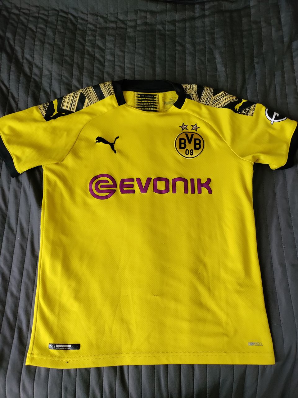 Borussia Dortmund 2019/20 kauden nimetön kotipaita.