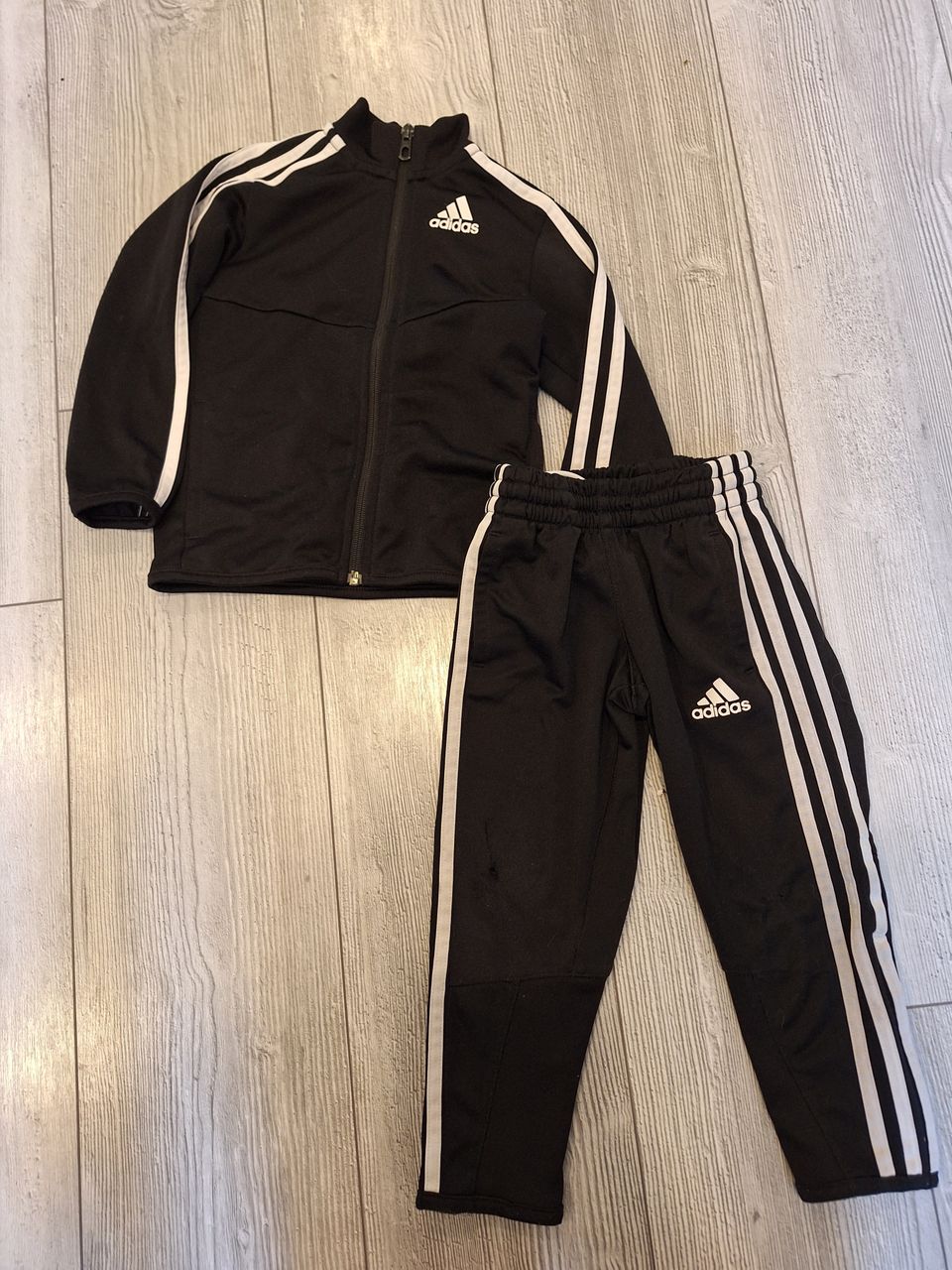 Adidas verkkapuku