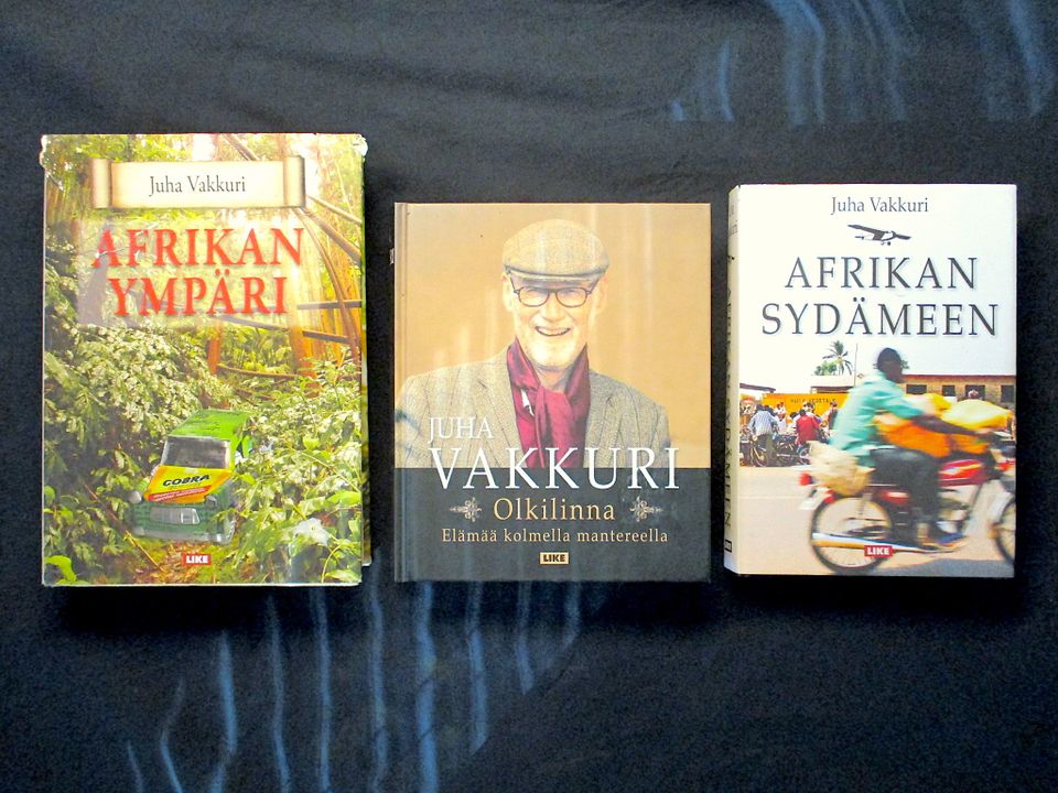 Kolme Juha Vakkurin Afrikka-aiheista kirjaa