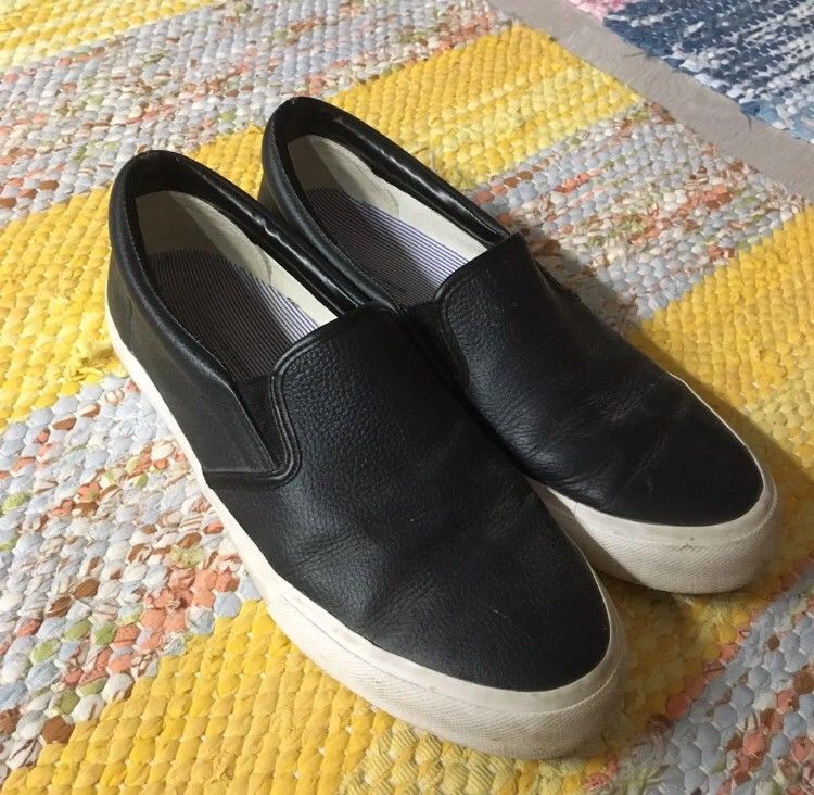 Mustat kengät 44