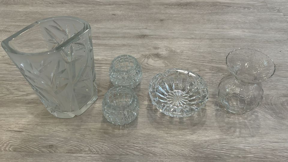 Kristallimaljakko, Lasimaljakko, Kristallikuppi ja 2 kpl lasituikut