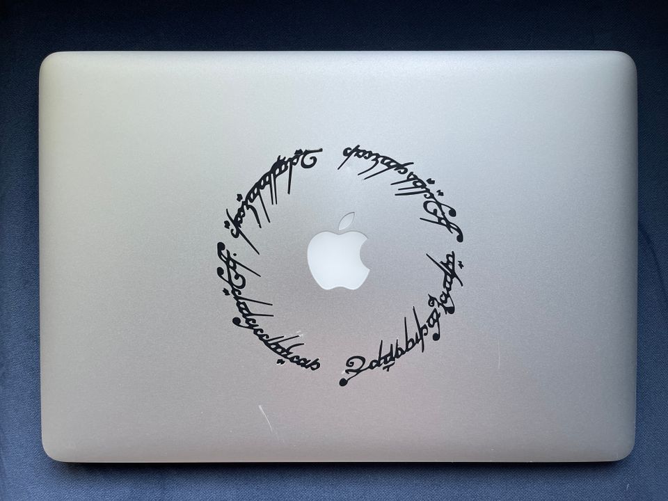 MacBook Pro 15'' Retina mid 2015 256 Gb + privacy screen + latausjohto
