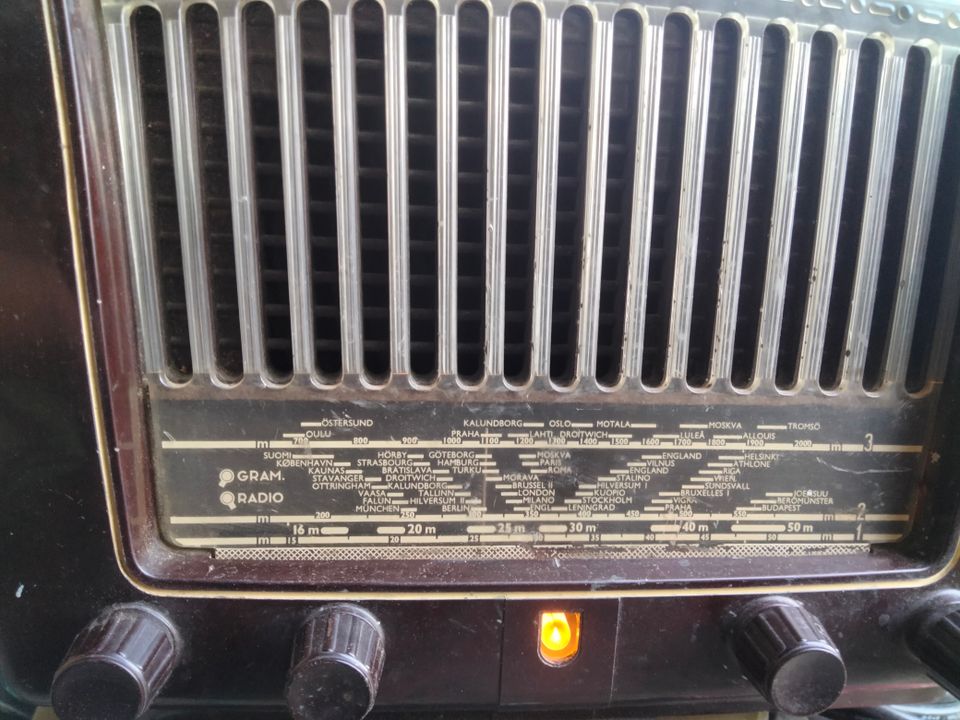 Vanha Philips radio