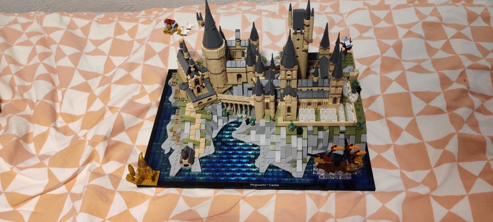 Lego Harry Potter Hogwarts castle and grounds