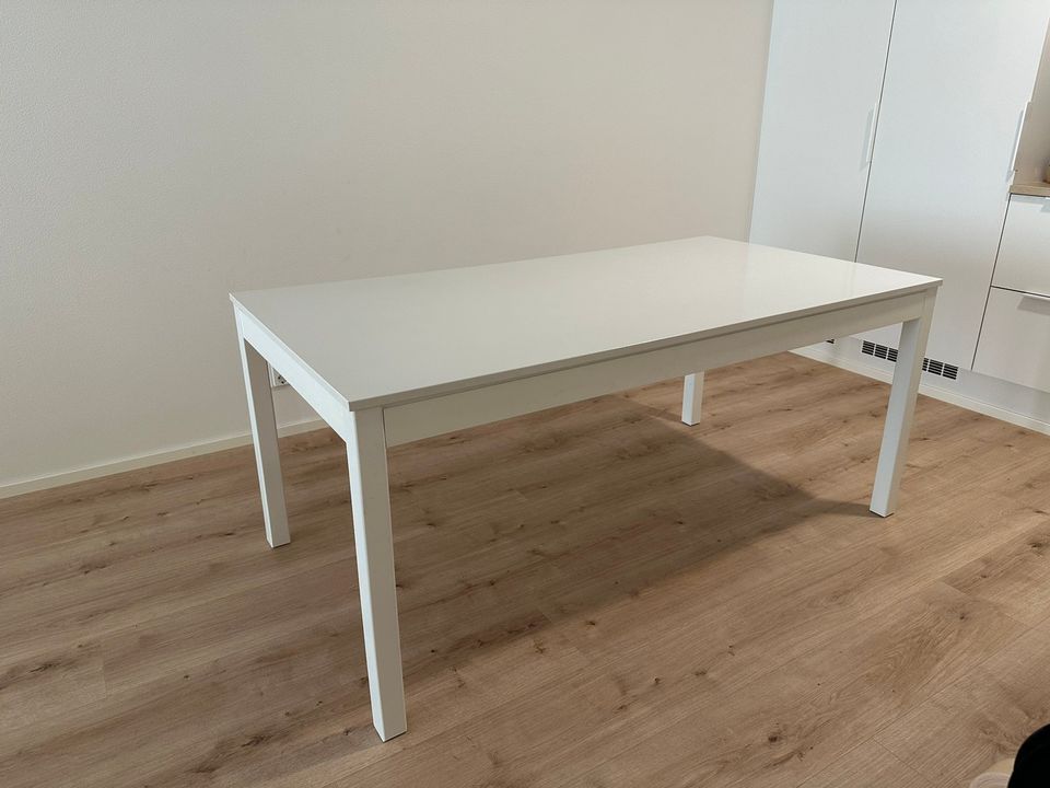 Valkoinen ruokapöytä 170cm