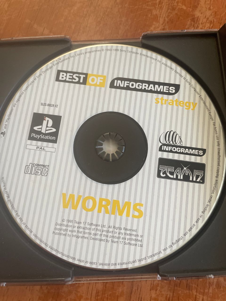 Worms Playstation 1 peli