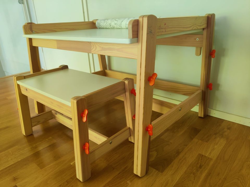 Ikea FLISAT lasten työpöytä ja tuoli. Ikeassa uuden hinta 145€
