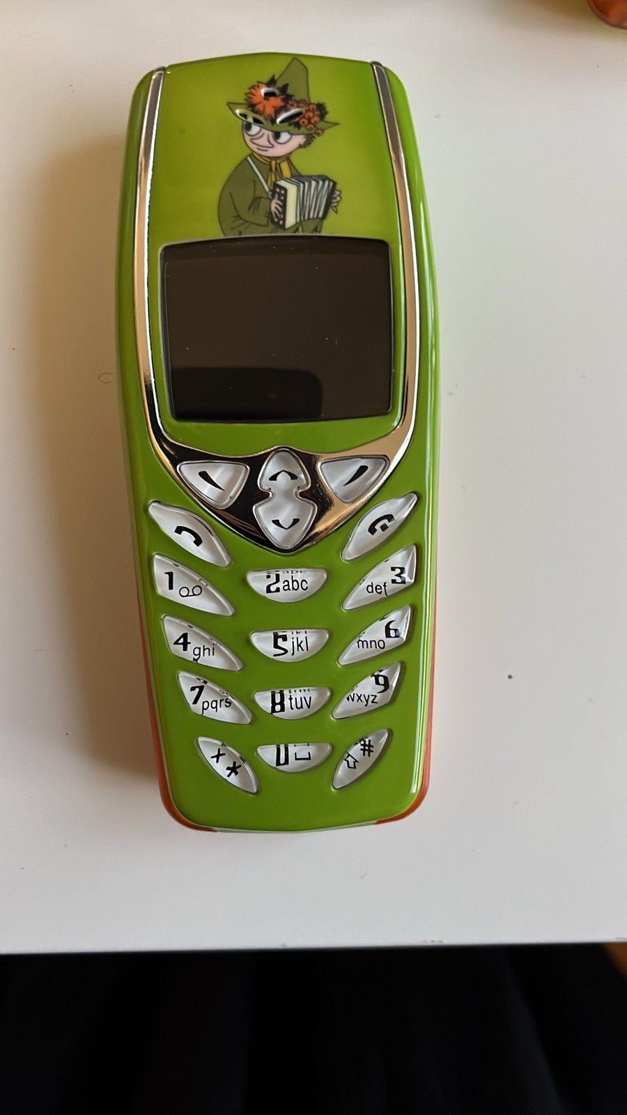 Muumi juhlavuoden keräilykuorilla oleva Nokia 3510 i Nuuskamuikkunen