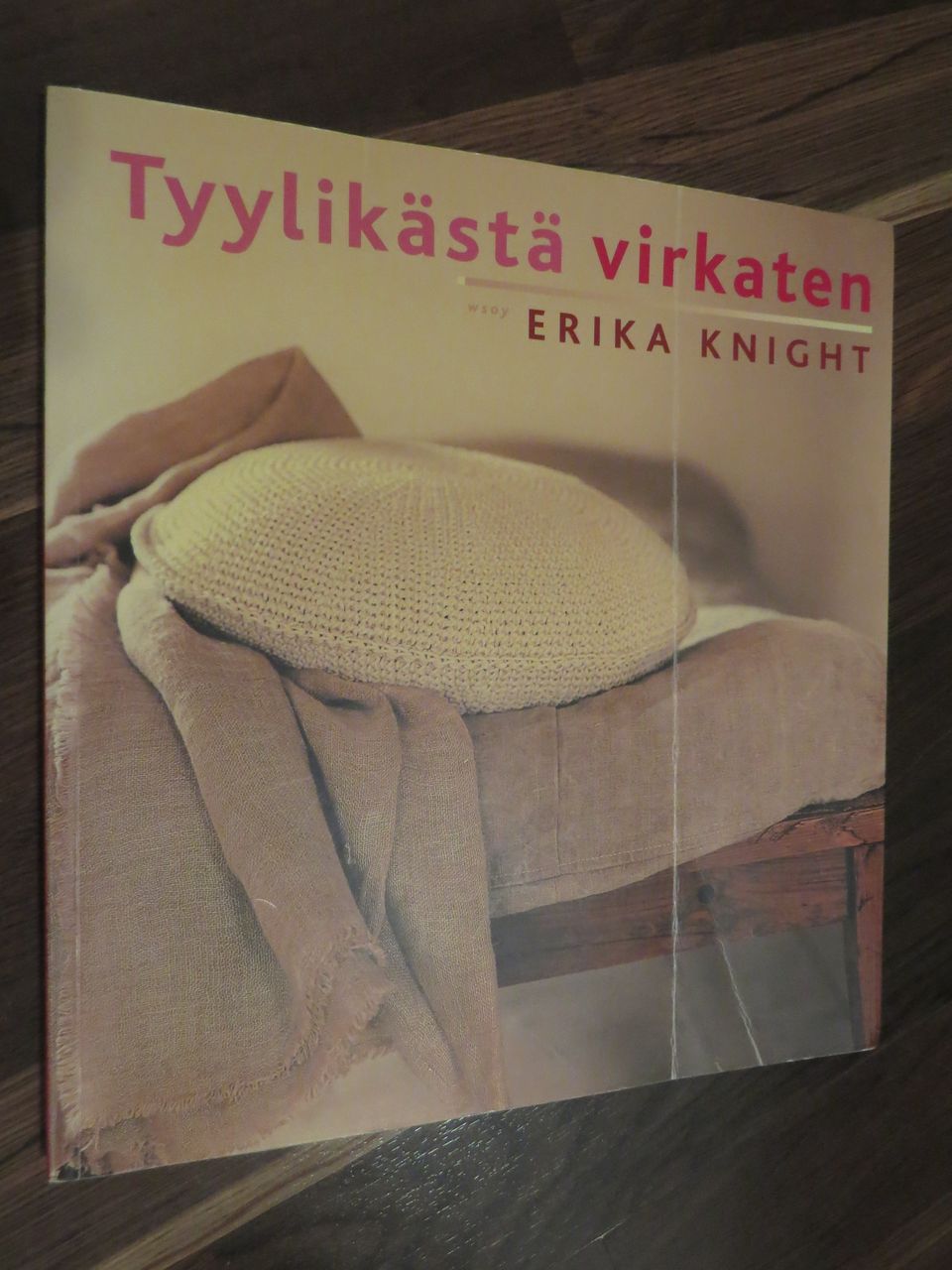 Erika Knight: Tyylikästä virkaten